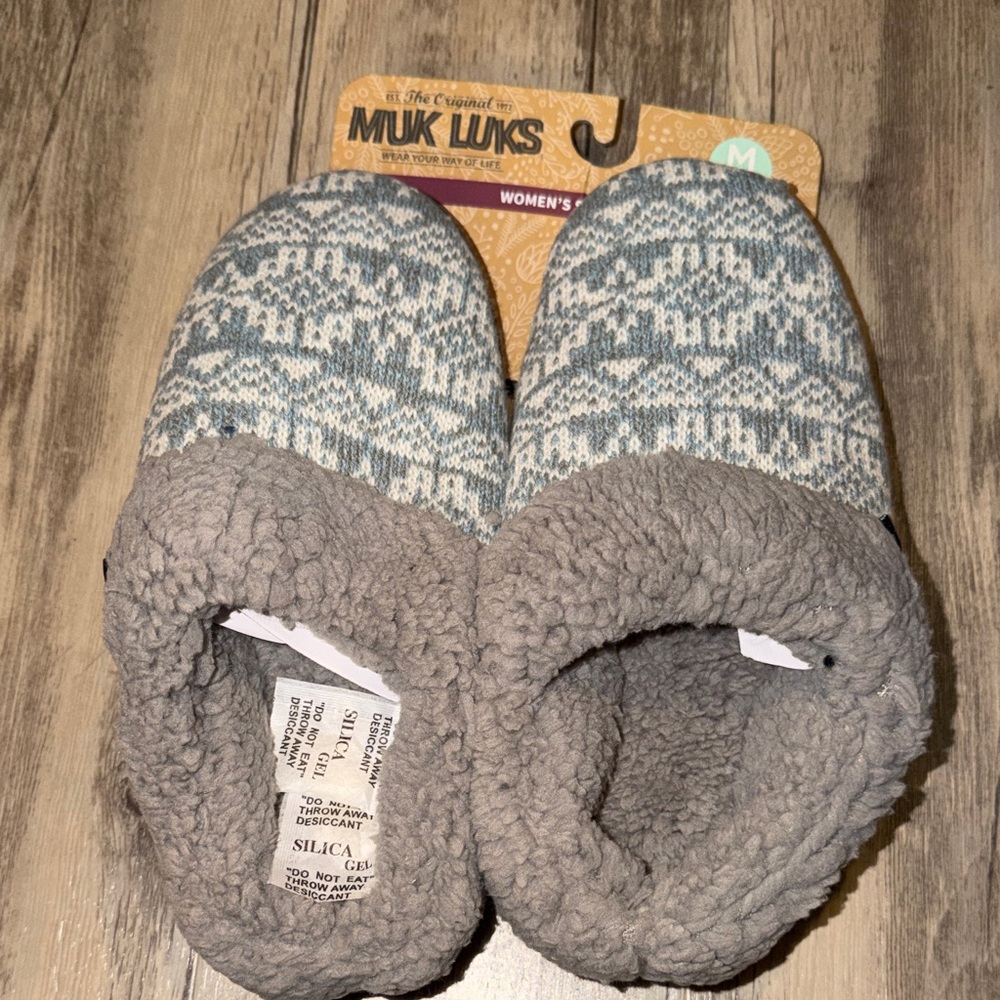 Muk Luks Gray and Blue Knit Cozy Plush Slippers